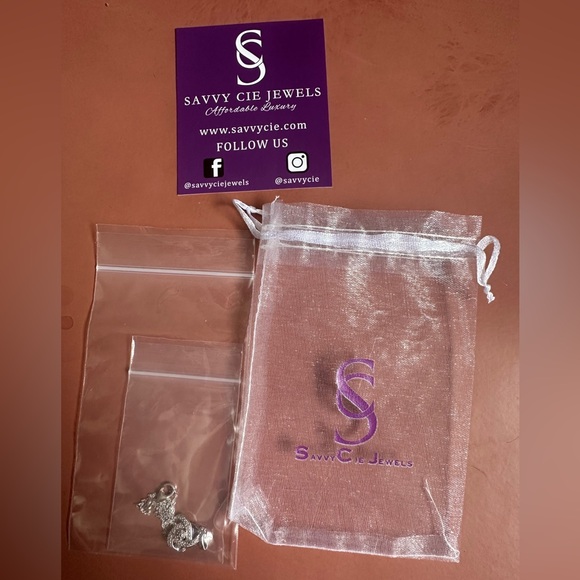 New Savvy Cie Silver Knot Pendant Necklace - Picture 8 of 10